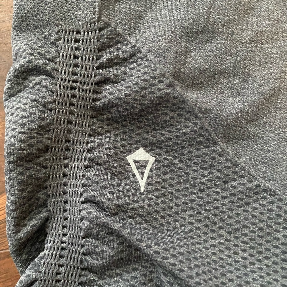 Ivivva Breathe Love Crop Seamless Gray Size 10 - Picture 3 of 5